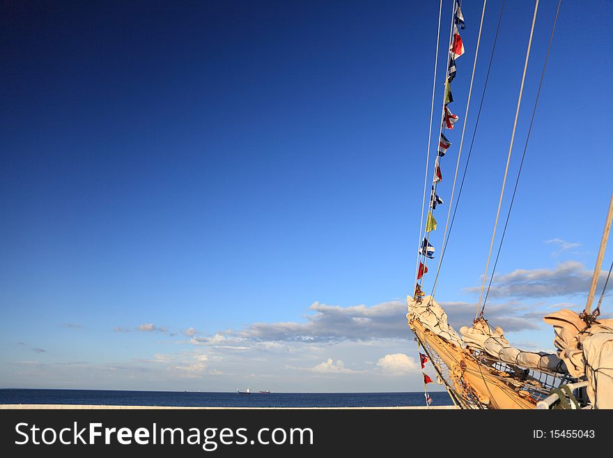 Old Ship tackles on the frigate. Old Ship tackles on the frigate