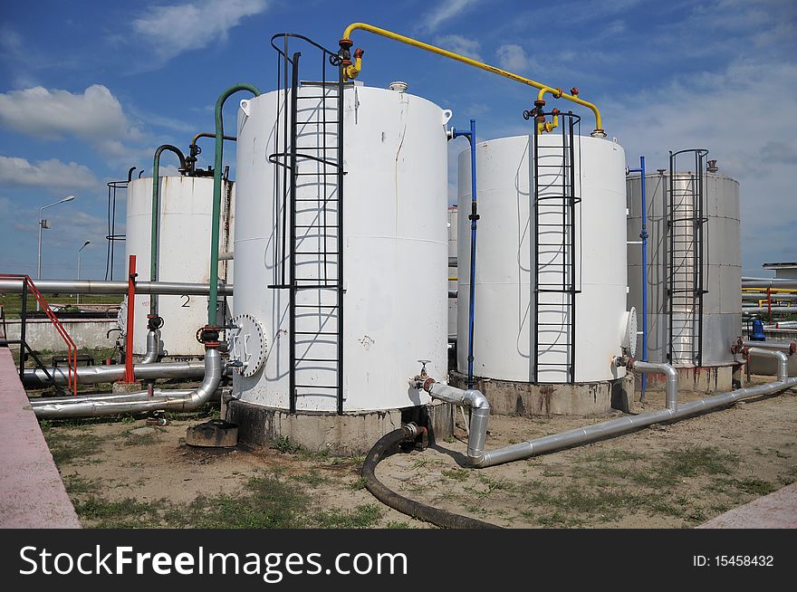 Oil tanks and pipes