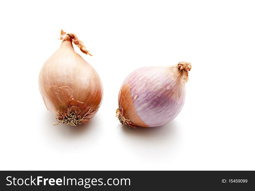 Refine red onions with root