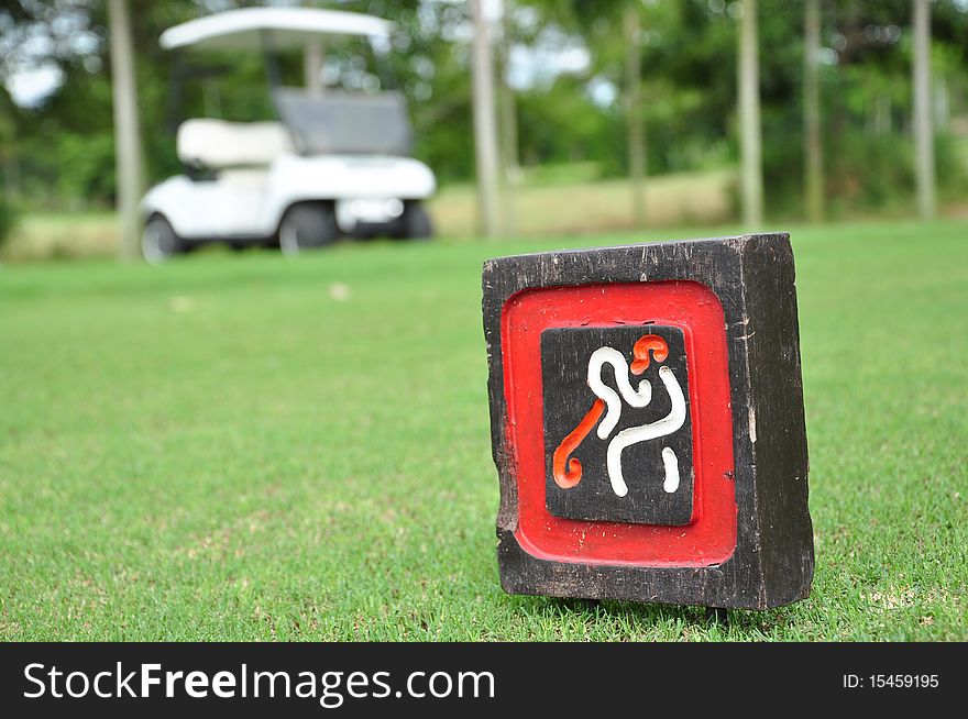 THe Golf sign and the Cart
