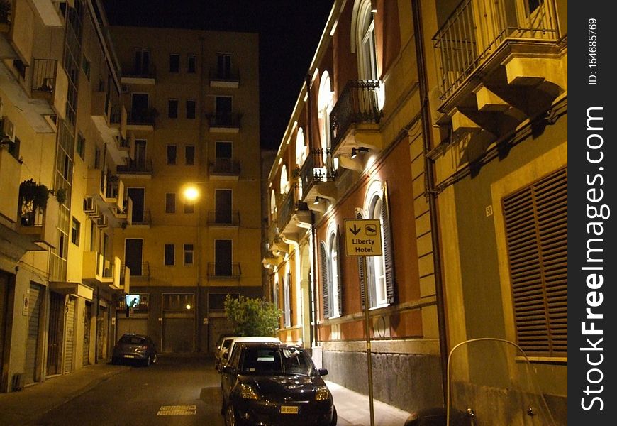 Italy-Catania - Creative Commons By Gnuckx