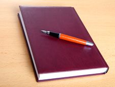 Notebook And Pen Royalty Free Stock Photos Notebook And Pen Royalty Free Stock Photos