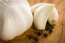 Vintage Still Life With Garlic, Pepper, Close-up Royalty Free Stock Images Vintage Still Life With Garlic, Pepper, Close-up Royalty Free Stock Images