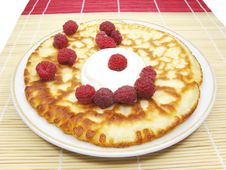 Sweet Pancake With Sour Cream And Fruit Royalty Free Stock Photography Sweet Pancake With Sour Cream And Fruit Royalty Free Stock Photography