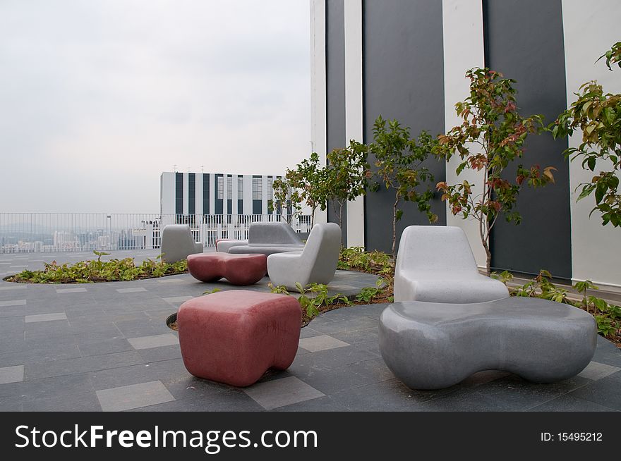 A high level outdoor roof terrace for residents and users to enjoy the scenery, and relax at the same time.