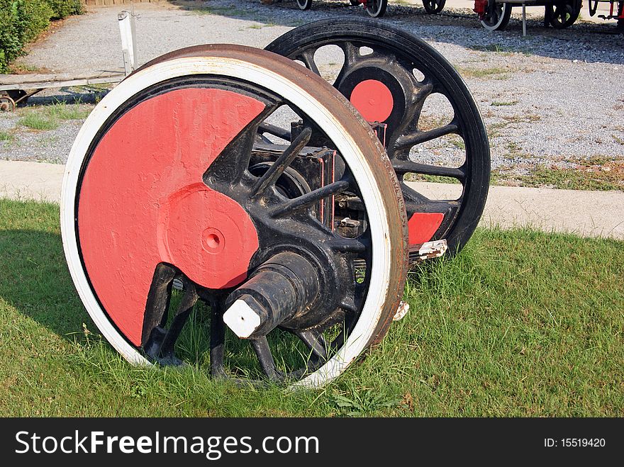 Iron locomotive wheels with rotation mechanism. Iron locomotive wheels with rotation mechanism