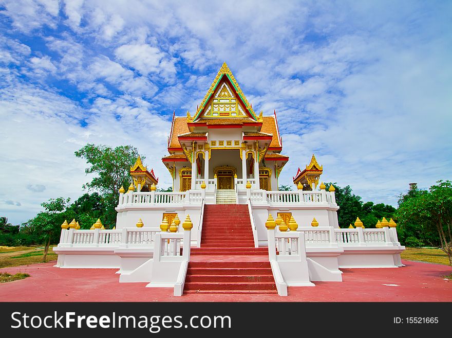 White Sanctuary is the architecture of Buddhism Tha Wung, Lopburi is located.