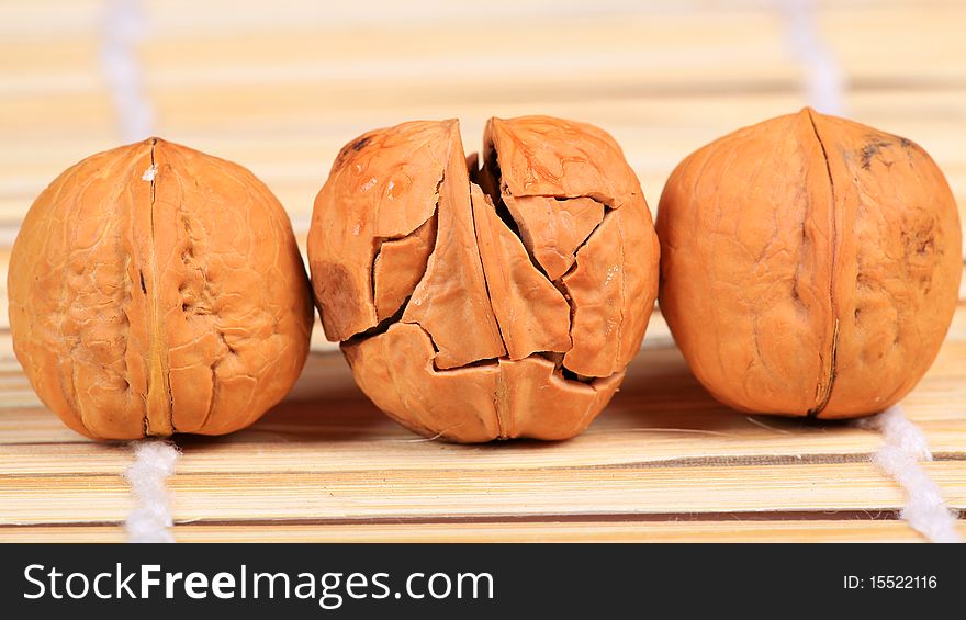 Walnuts with bur background looking great. Walnuts with bur background looking great.