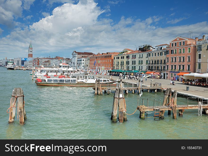 Quay Riva degli Schiavoni in Venice, Italia. Quay Riva degli Schiavoni in Venice, Italia.