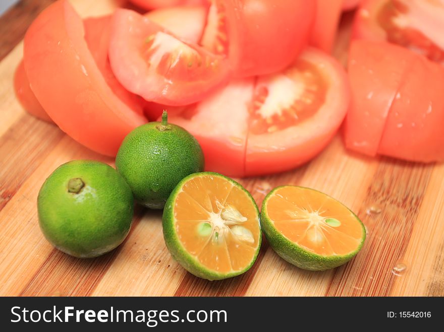 Tomato and lemon for daily cooking