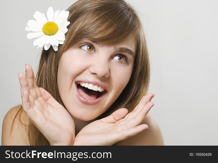 Portrait of fresh and beautiful woman with camomile