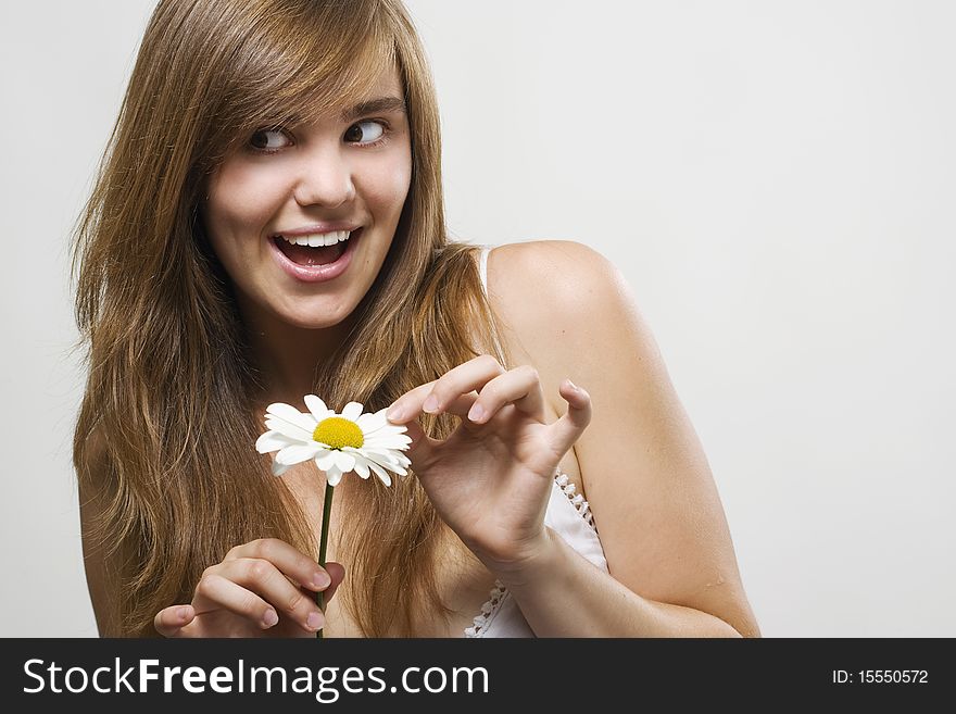 Portrait of fresh and beautiful woman with camomile