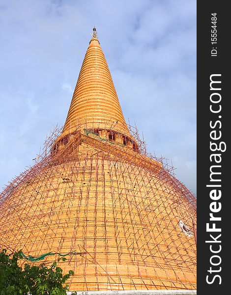 Big golden pagoda. Wat Pra Pathom Chedi, Thailand.