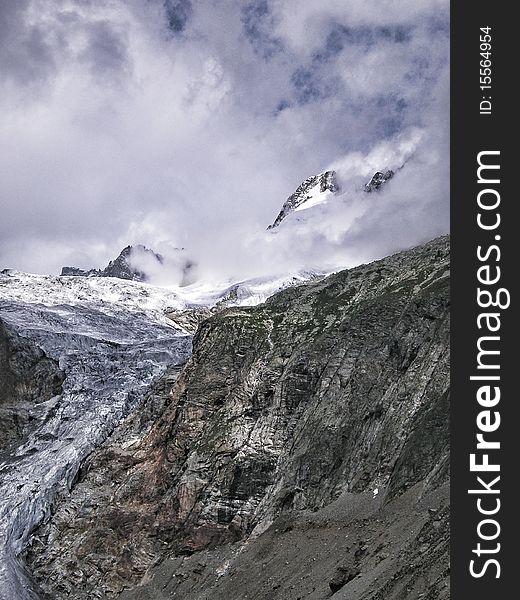 Pre de bar glacier in val ferret