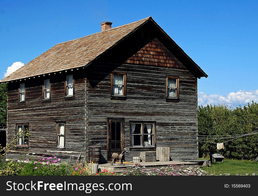 Historic wood pioneer cabin from the early west at Fort Steele, Canada. Historic wood pioneer cabin from the early west at Fort Steele, Canada