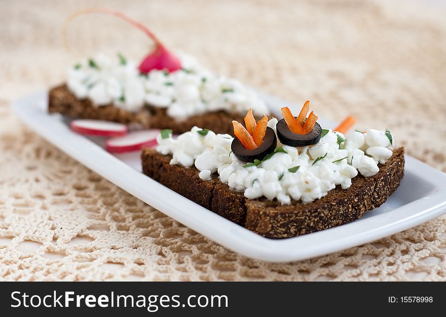 Rye bread with cottage cheese, radish and paprika. Rye bread with cottage cheese, radish and paprika