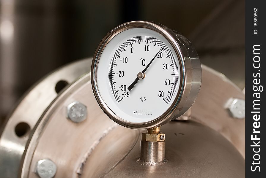 Industrial circular temperature meter for liquids, gas. Industrial circular temperature meter for liquids, gas