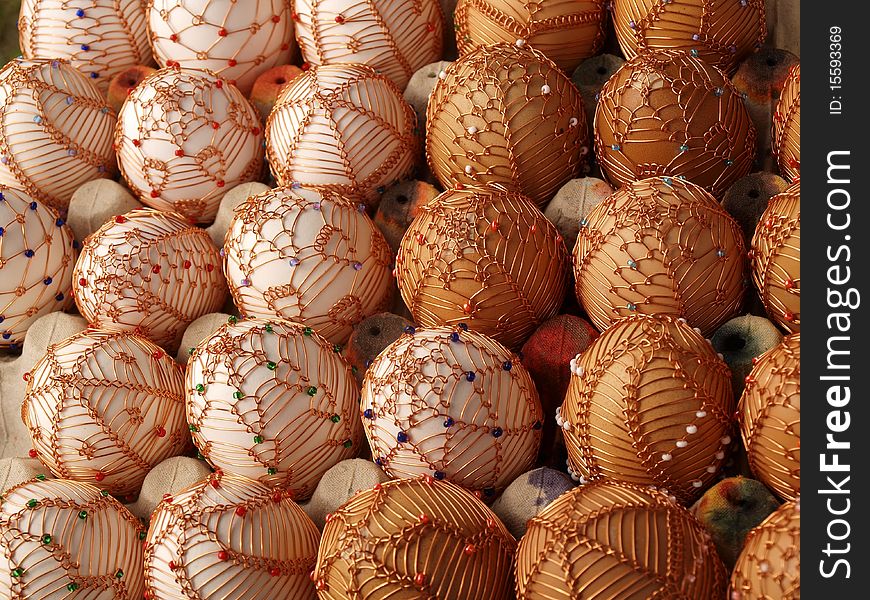 Easter eggs decorated with copper wire