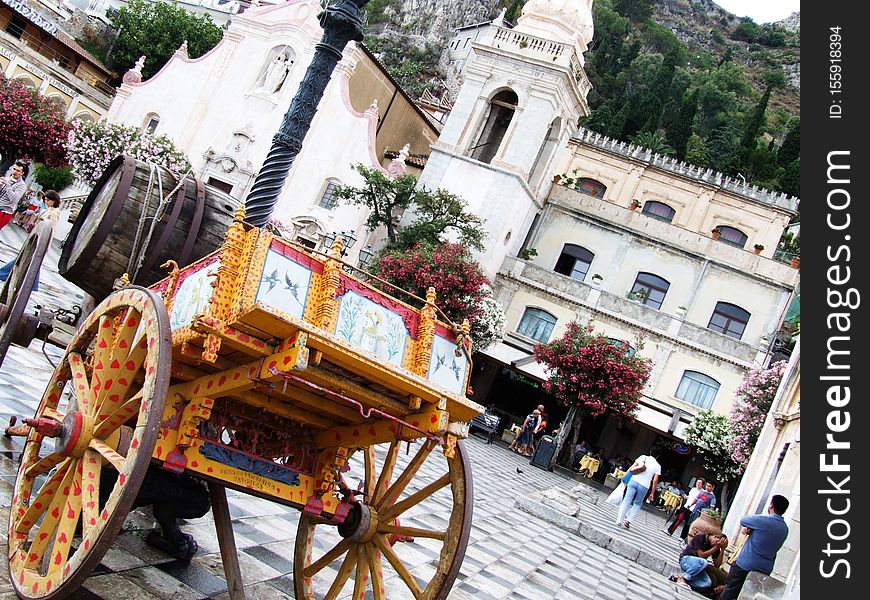 Taormina-Sicilia-Italy - Creative Commons by gnuckx