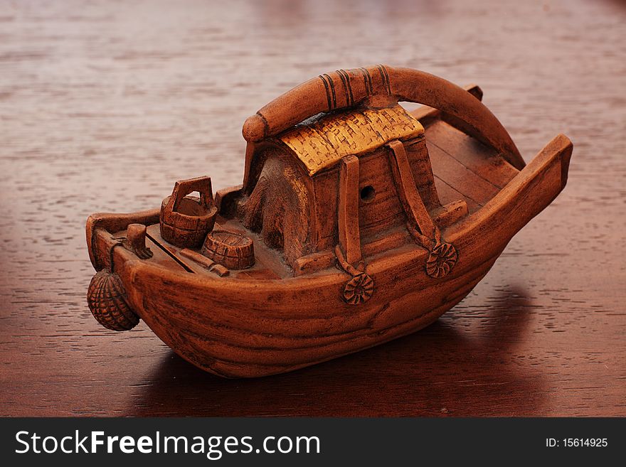 A delicate handmade Ship-shaped teapot made by china