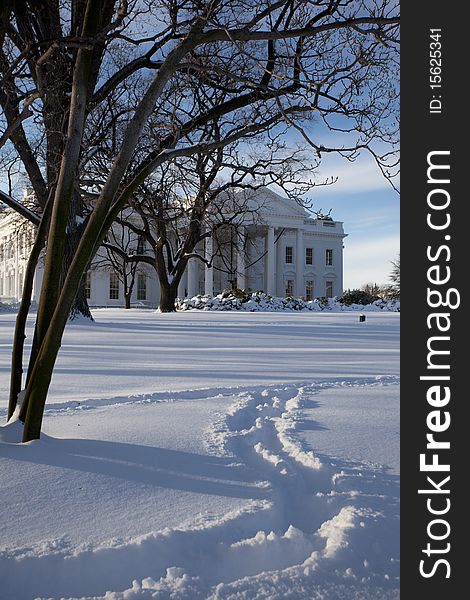 White House in Washington in the middle of the winter with snow