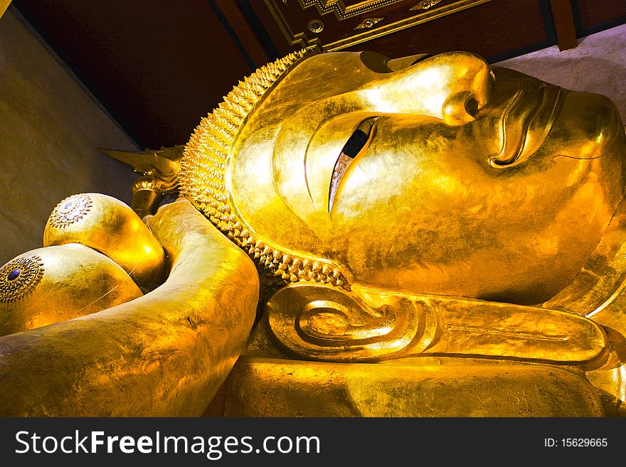 The reclining Buddha Pedburi thailand