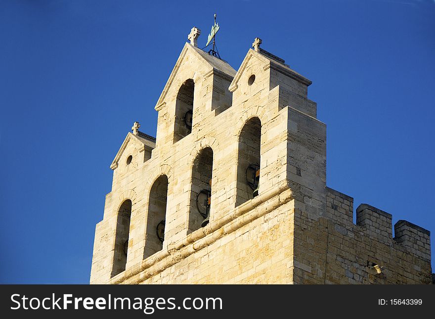 Fortress church of Saintes Maries de la Mer in France Suggerisci una traduzione migliore