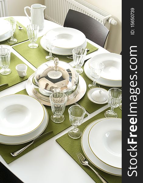 Beautiful served table with green napkins