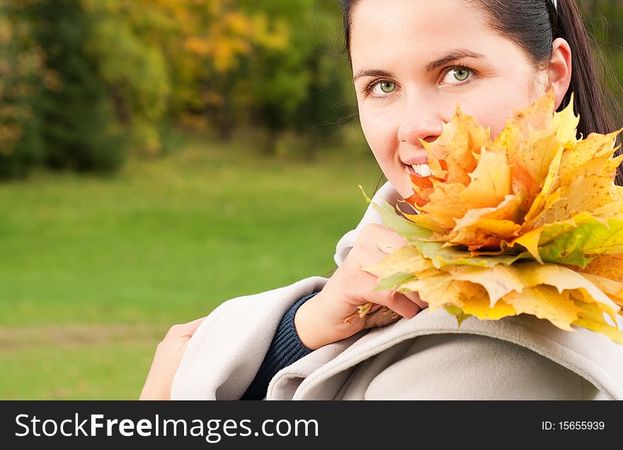 Young woman in the autumn park