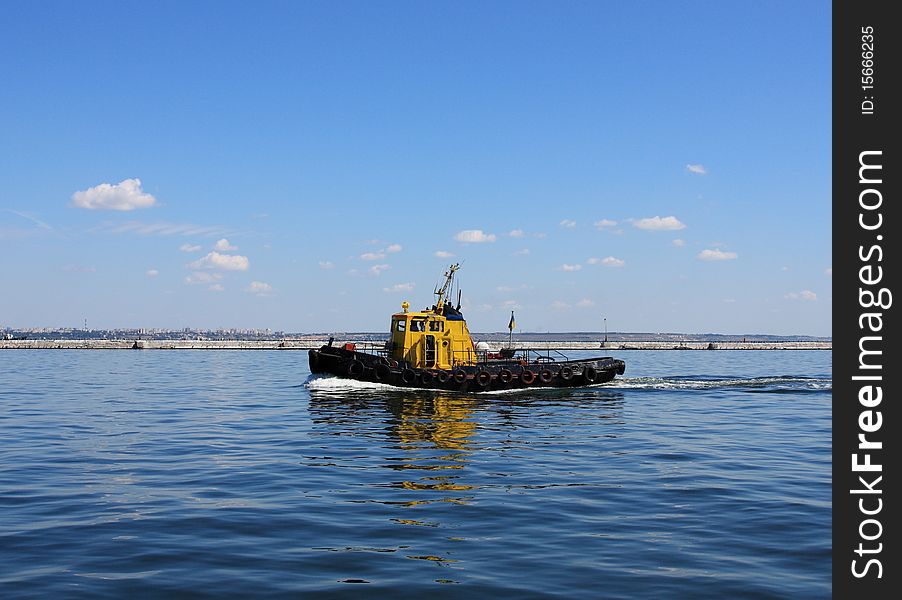 Image of small yellow moving tugboat