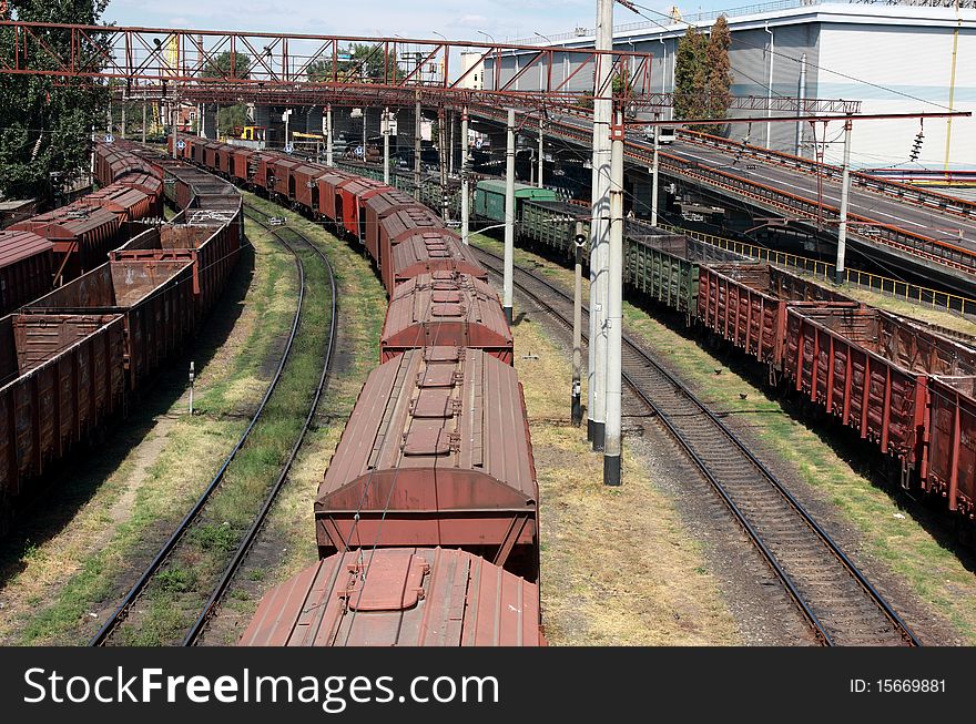 Transportation of cargoes by  trains. Transportation of cargoes by  trains