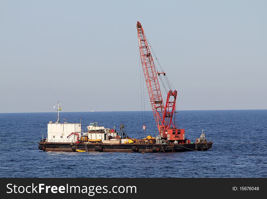 Floating crane used for recoveries from the seabed or other lifting at sea