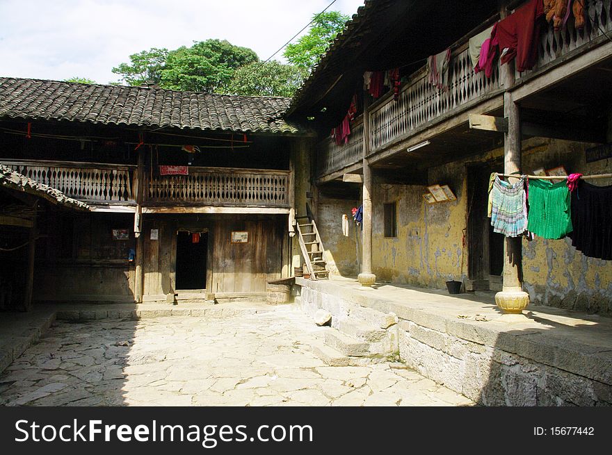 Interior of a typical farmyard and Hmong history. The farm was owned by a wealthy family before. One can imagine the family living in this beautiful home. People considered underdeveloped by the Vietnamese, Hmong from China built well. The lack of maintenance has clearly deteriorated. Interior of a typical farmyard and Hmong history. The farm was owned by a wealthy family before. One can imagine the family living in this beautiful home. People considered underdeveloped by the Vietnamese, Hmong from China built well. The lack of maintenance has clearly deteriorated.