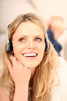 Blond Girl Listening To Music Royalty Free Stock Images Blond Girl Listening To Music Royalty Free Stock Images