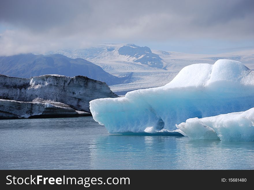 Icebergs floating in the glacial lagoon at JÃ¶kulsÃ¡rlÃ³n in Iceland