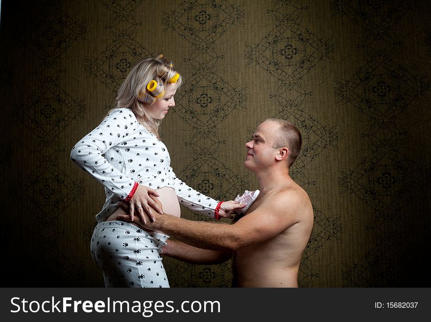 An image of a happy couple waiting a baby