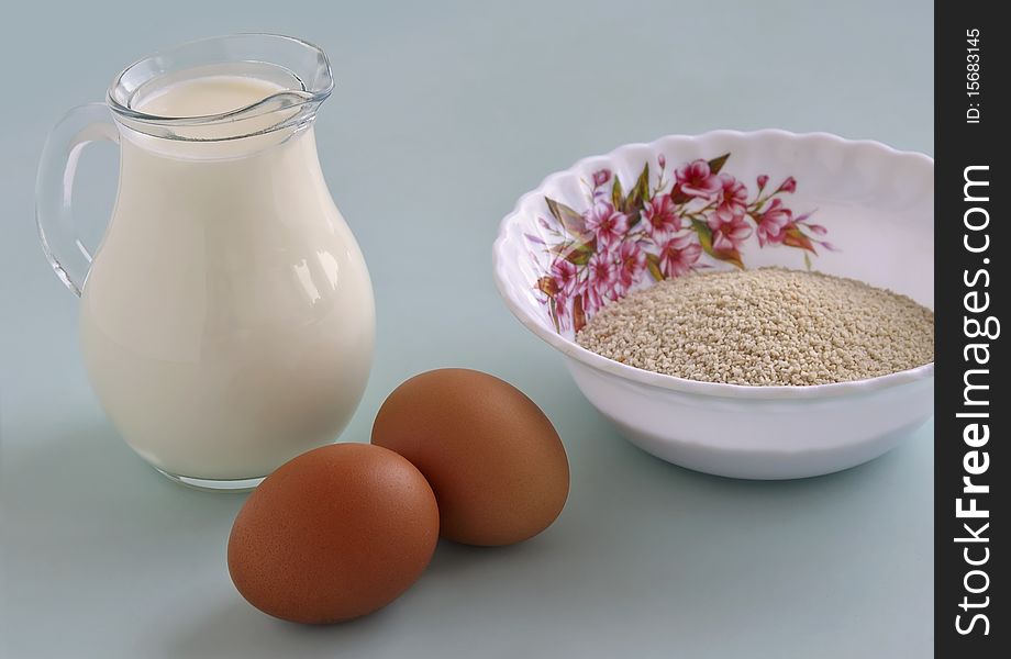 Milk, eggs and crackers for preparations of meal . Milk, eggs and crackers for preparations of meal .