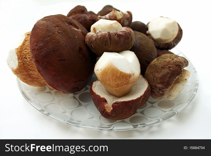 Raw mushrooms on a plate