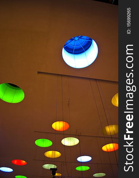 Hole in dubai mall ceiling