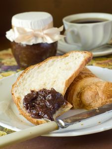 Croissant With Chocolate Royalty Free Stock Images Croissant With Chocolate Royalty Free Stock Images