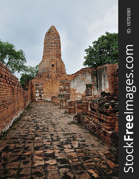 Walkway to the pagoda