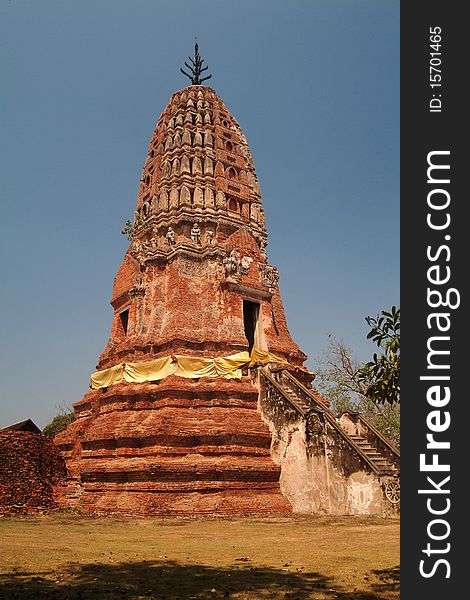 Ancient jede or stupa in Wat Mahatas , Middle Thailand. Ancient jede or stupa in Wat Mahatas , Middle Thailand