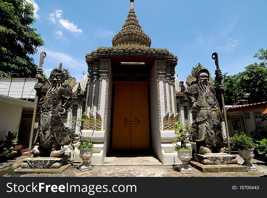 Stone giant stand watch the door on Por royal temple. Stone giant stand watch the door on Por royal temple.