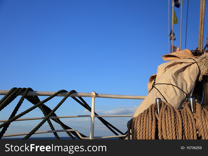 Old Ship tackles on the frigate