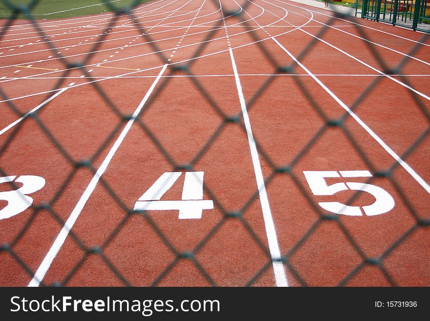 Numbers of track lanes in sports runway