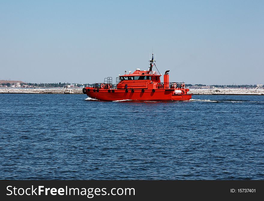 Pilot boat underway at speed