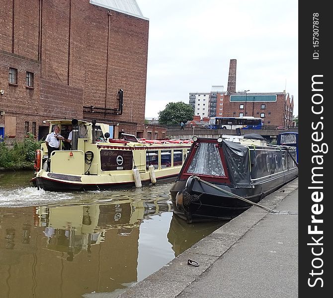 The Lâ€™eau-t Cuisine Broad-beam Restaurant Cruiser on the Shropshire Union Canal in Chester, Cheshire. 14/08/2018. The Lâ€™eau-t Cuisine Broad-beam Restaurant Cruiser on the Shropshire Union Canal in Chester, Cheshire. 14/08/2018