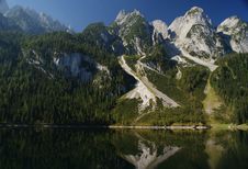 Mountain Reflection Under The Sun Royalty Free Stock Images Mountain Reflection Under The Sun Royalty Free Stock Images