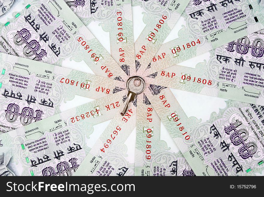 Indian currency 100 rupee notes in a circle