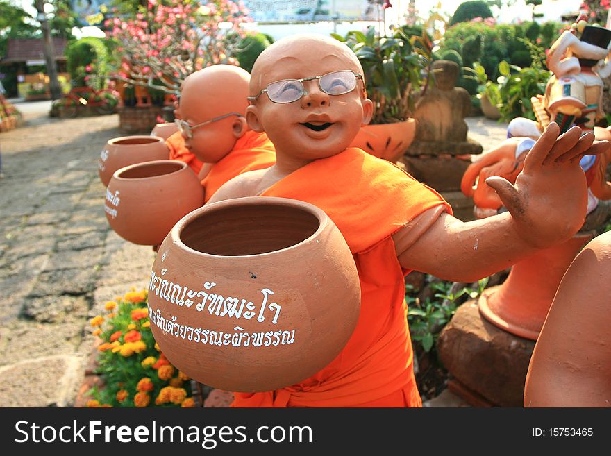 Buddhist statues smile in Thailand